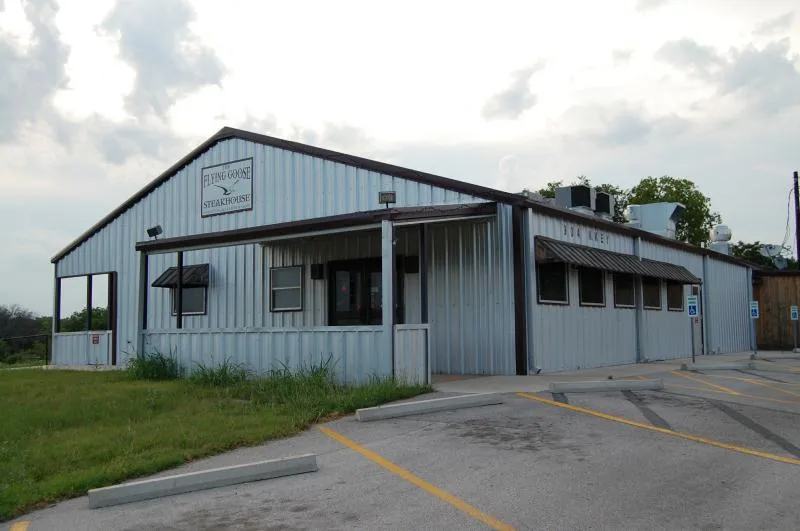 Restaurants metal building photo 1