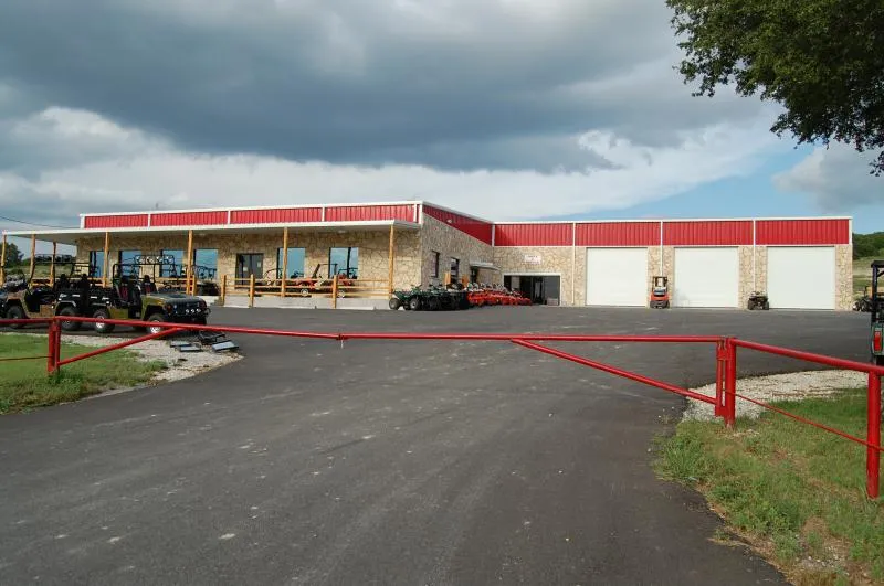 Retail metal building photo 1