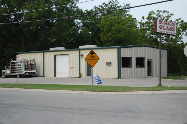 Retail metal building photo 10